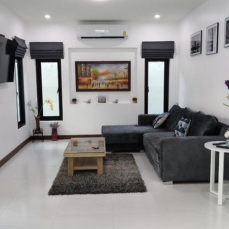 Private Pool Villa With Jacuzzi At Royal Park Village - Walk To The Beach - 6 People - Max 3 Males (Adults Only) Jomtien Beach Exteriör bild