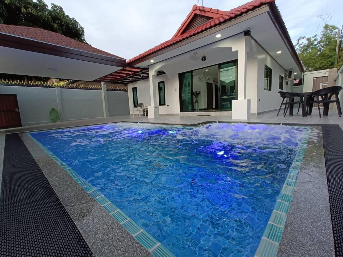 Private Pool Villa With Jacuzzi At Royal Park Village - Walk To The Beach - 6 People - Max 3 Males (Adults Only) Jomtien Beach Exteriör bild