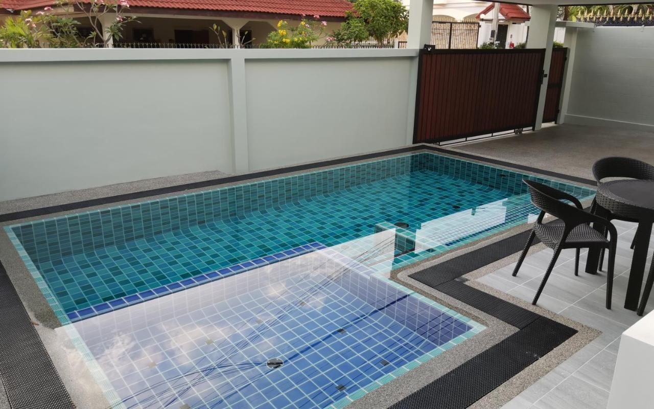 Private Pool Villa With Jacuzzi At Royal Park Village - Walk To The Beach - 6 People - Max 3 Males (Adults Only) Jomtien Beach Exteriör bild