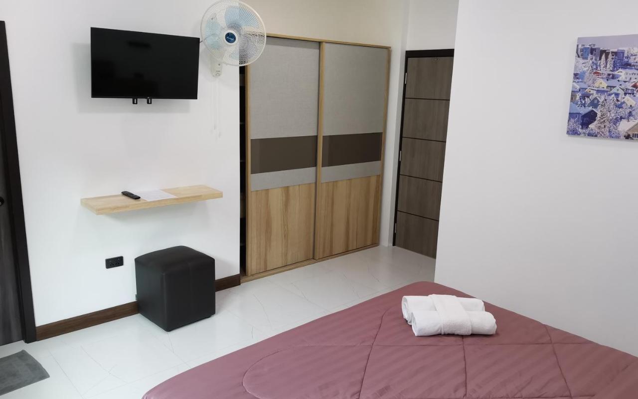 Private Pool Villa With Jacuzzi At Royal Park Village - Walk To The Beach - 6 People - Max 3 Males (Adults Only) Jomtien Beach Exteriör bild