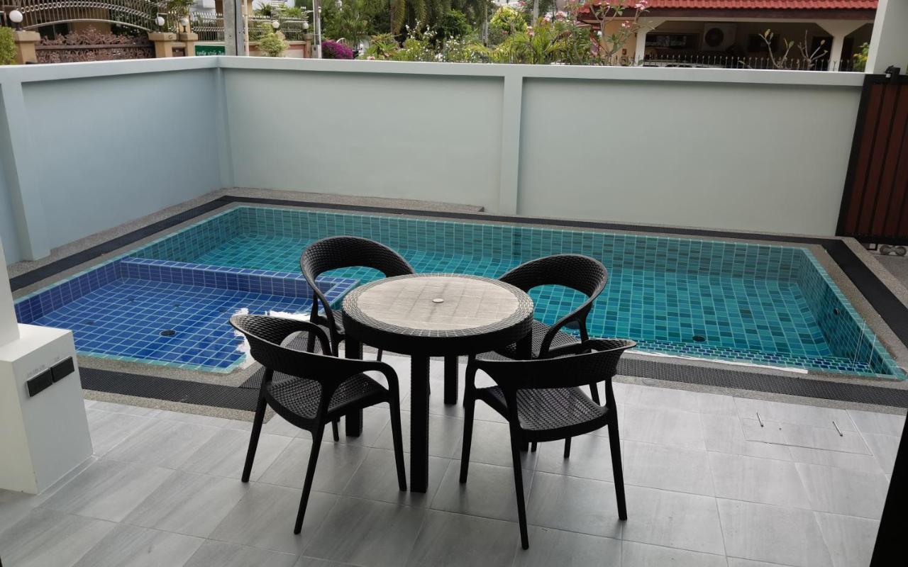 Private Pool Villa With Jacuzzi At Royal Park Village - Walk To The Beach - 6 People - Max 3 Males (Adults Only) Jomtien Beach Exteriör bild